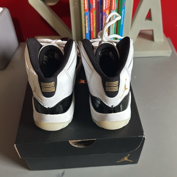 Little kids Jordan 11 Retro, size 1Y - Picture 3 of 7